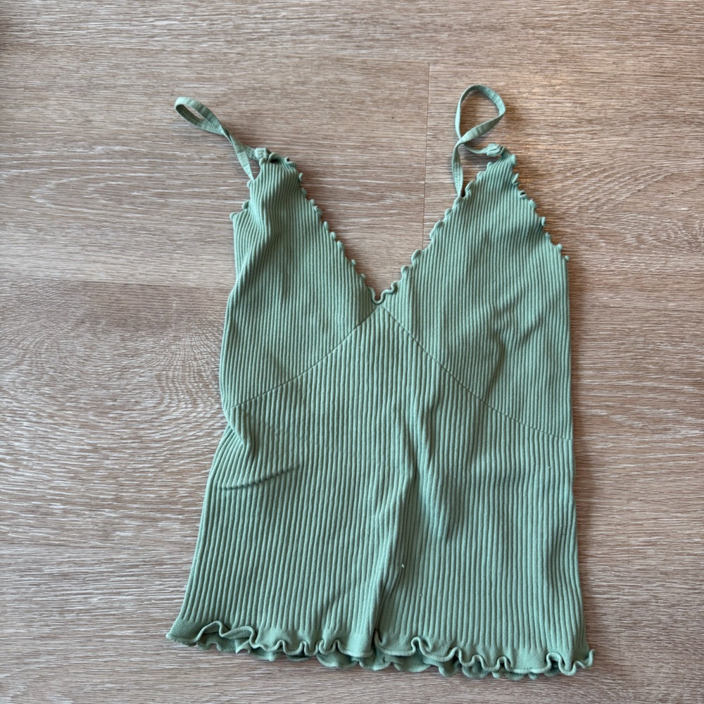 Free People! Super cute and fitted v-neck tank top (AQUA) (XS/S)(GOOD CONDITION)
